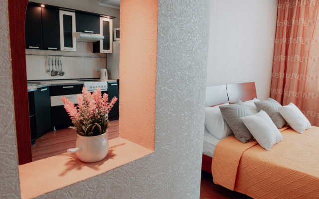 V yarkom tsvete rayon Sovetskiy Apartments