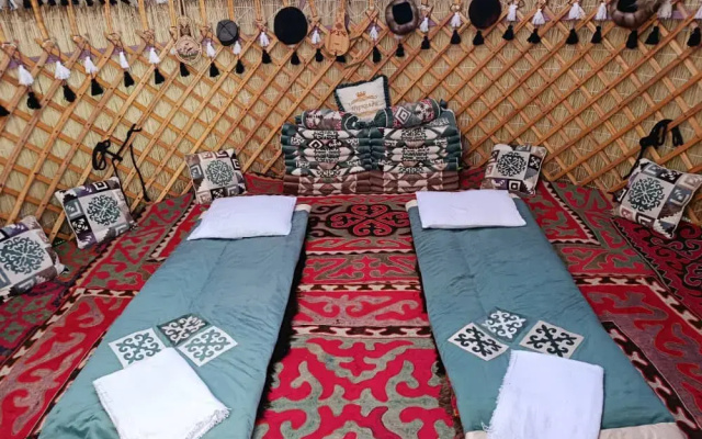 Ночлег и завтрак (B&B) Eco House "QUMUSH YURT"