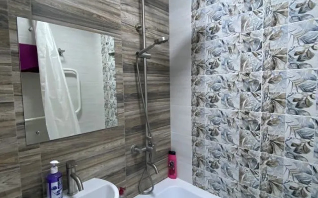 Квартира четырехкомнатная на Цюрупы, 84