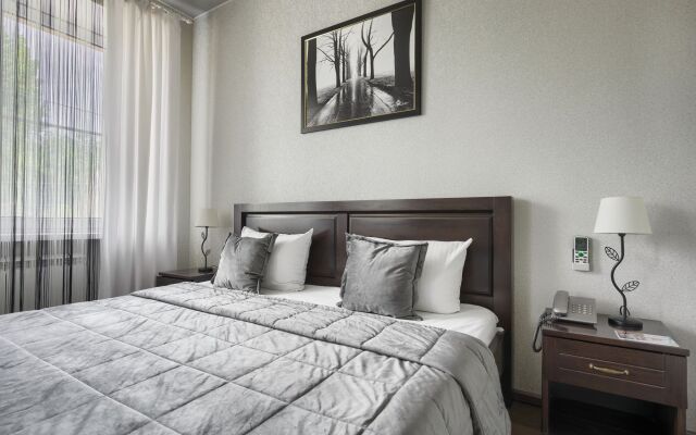SQ Kirovski Hotel