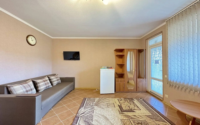 Na Revolyutsionnoy 31a Guest house