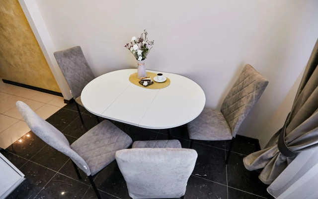 FlatStay Podyezdnoy 17 Apartments