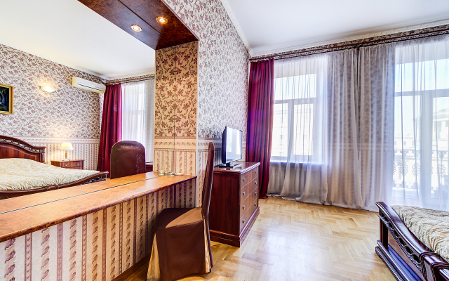 Апартаменты Сутки Петербург Невский 81 с балконом