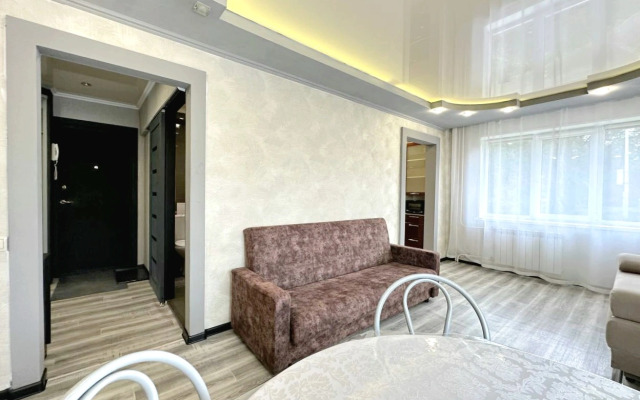 Tryokhkomnatnaya na Proletarskoy Flat