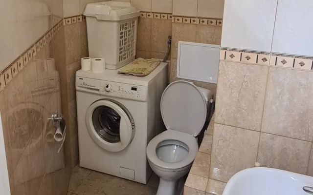 Prostornaya 3kh komnatnaya Flat
