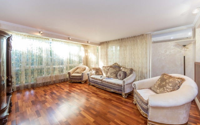 V Samom Tsentre Sochi Villa
