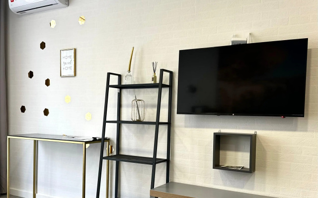 Na Ulitse Molodogvardeyskaya 2/64 Apartments