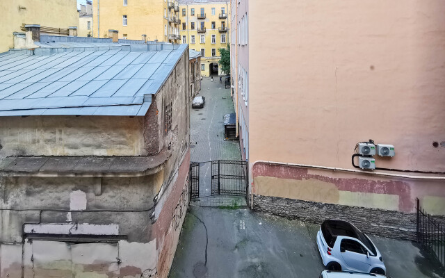 Апартаменты трехкомнатные Apartico на Марата