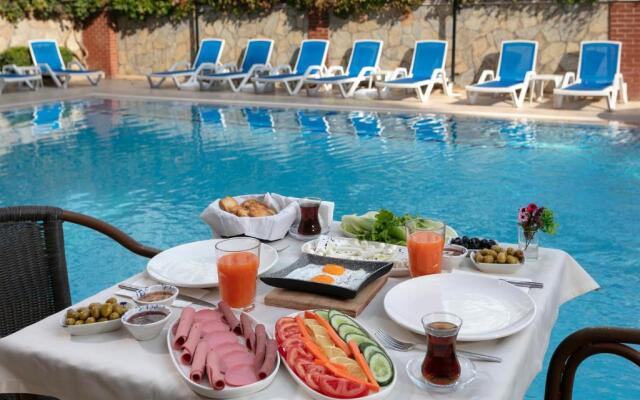 Lara Dinc Hotel