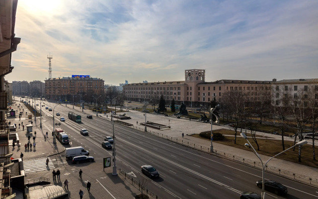 Yevrodvukhkomnatnaya na Prospekte Nezavisimosti Flat
