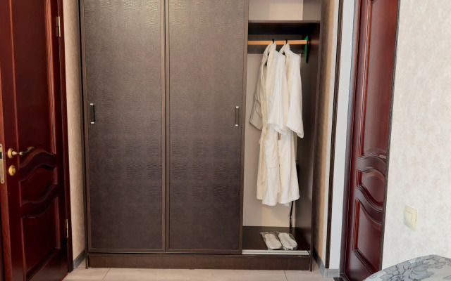 Отель Кавказ