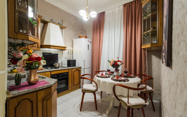 Квартира GM Apartments на Москва-реке с Видом на Набережную и Сталинскую высотку