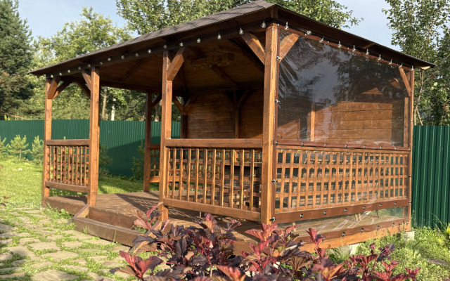 Частный дом из бревна с баней