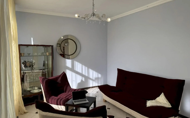 555 Dvukhetazhny S Terrasoy I Mangalom Private House