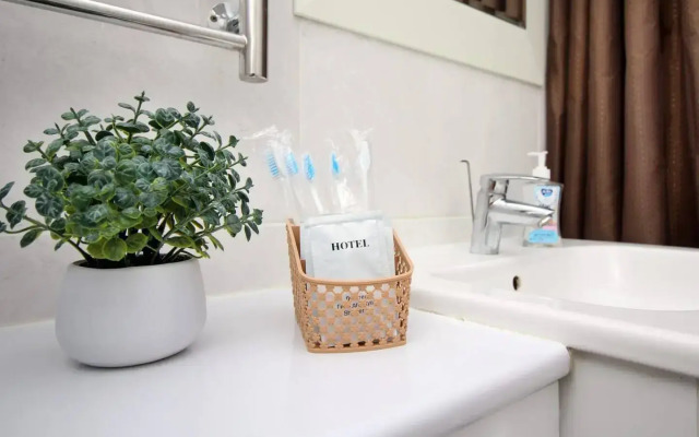 Trekhkomnatnaya V Zhk braun Vozle Trts Mega Almaty Flat