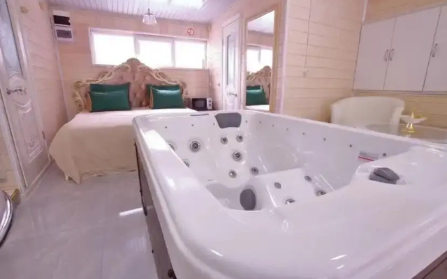 Коттедж с джакузи