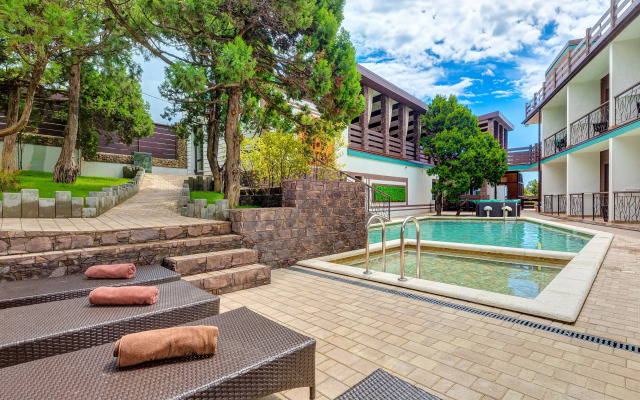 Aura Hotel