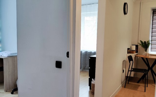 U Ozera Shlosstaykh Zamkovyy Prud Apartments