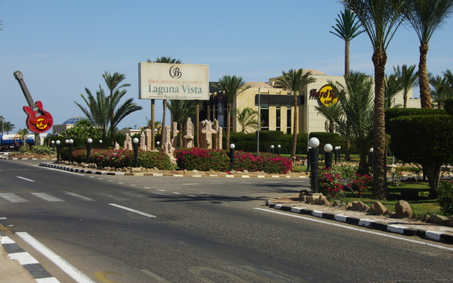 Luxury garden and walk anywhere Apartments