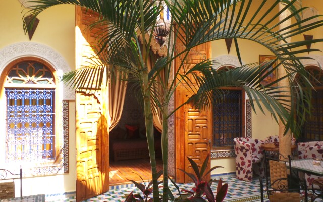 Отель Riad Darzouhour