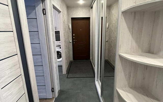 Na Pervomayskoy Flat