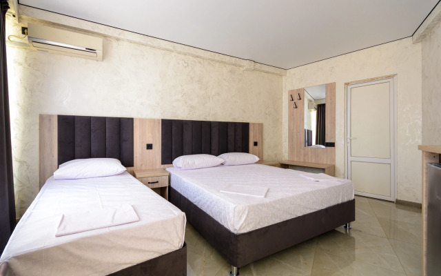 Gold Monte Hotel