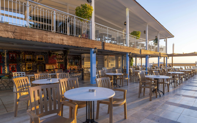 Armas Beach Hotel