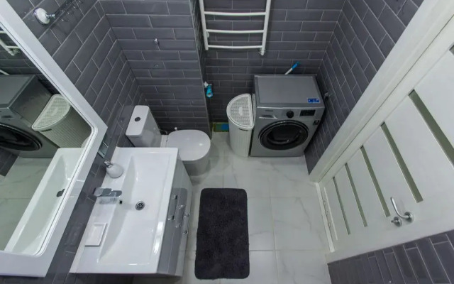 Evrodukhkomnatnaya so stilnym remontom v tsentre Flat
