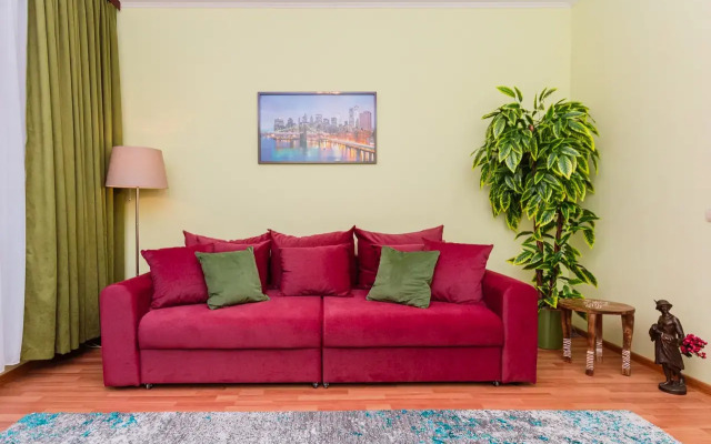 Квартира Прoсторнaя трехкомнатная