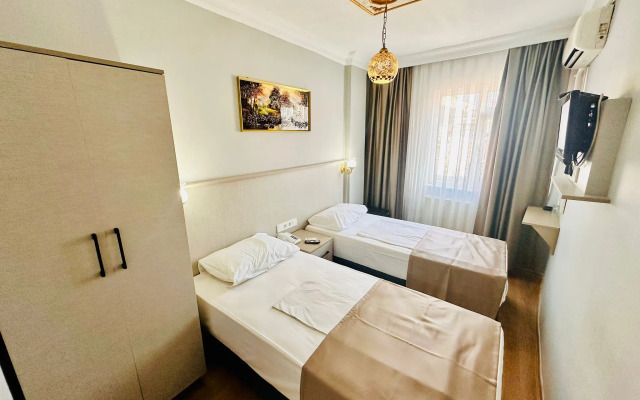 Crowned Exclusive Hotel