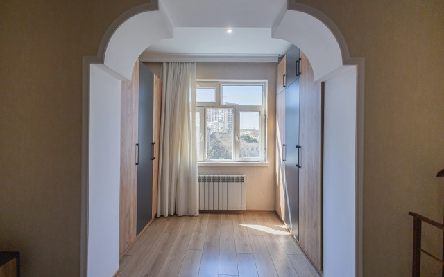 Dvukhspalnie S Gostinoy Komnatoy V Tsentre Goroda Apartments