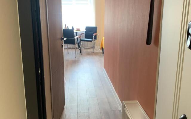 Uyutnaya Studiya U Ploschadi Pobedy Flat