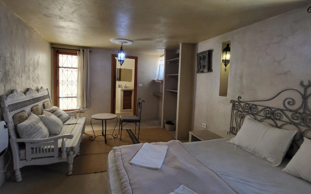 Al Madina Riad Hotel