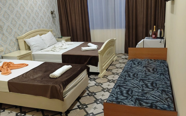 Robert I Oksana Guest house