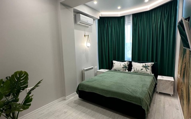 S Dizaynerskim Remontom v Tsentre Adlera Flat