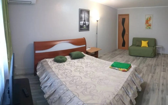 V Tsentre Goroda V Shagovoy Pl. Lenina Flat