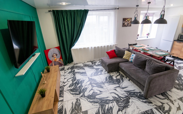S panoramnym vidom na gorod Apartments