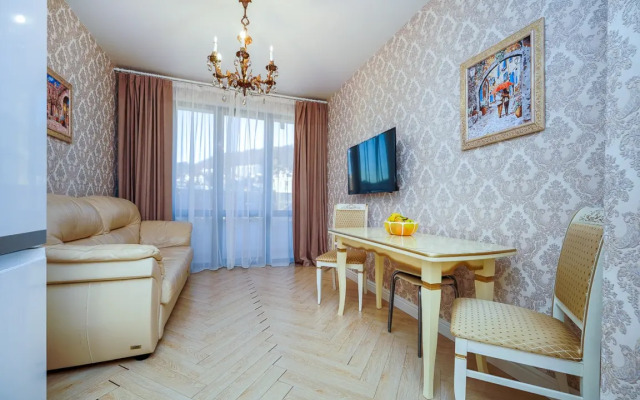 8 Krymskiy Mamayka Apartment