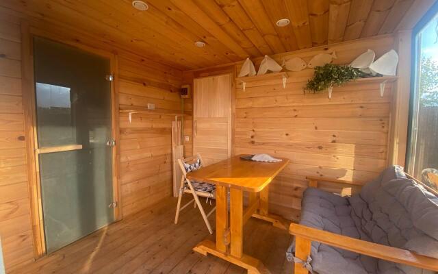 Dom s Mangalnoy Zonoy i Saunoy Aparts Haus Privat House