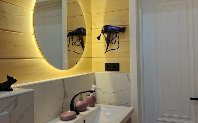 V Gostyakh U Dubrovskikh Guest house