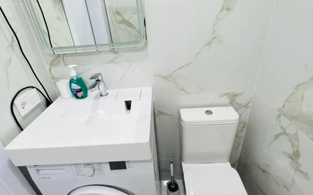 S Otdelnym Vkhodom V Apart-Komplekse S Basseynom Apartment