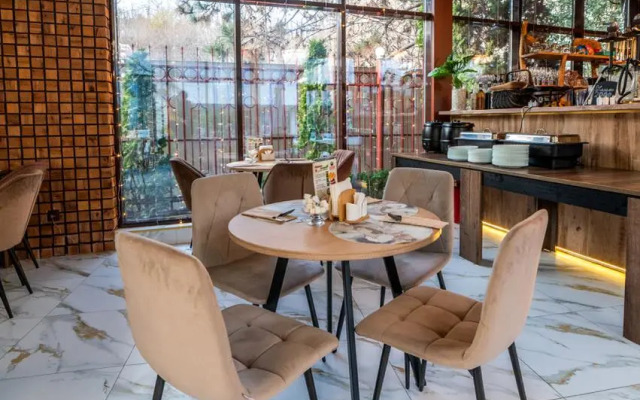 Elitny Apartament v Gostinitse Senator Flat