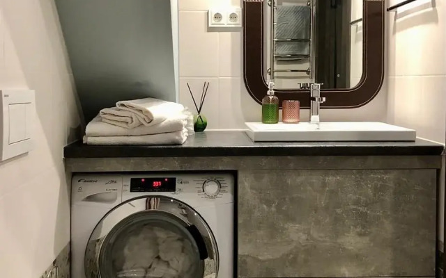 U metro Nagornaya Flat