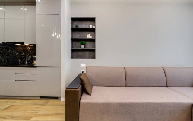 38th Floor, Stylish Apartment with Private Park