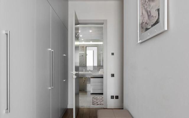 Stylish Corner Apartment in Neva Towers