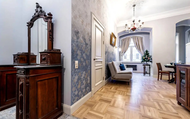 Квартира Старинная с видом на Невский