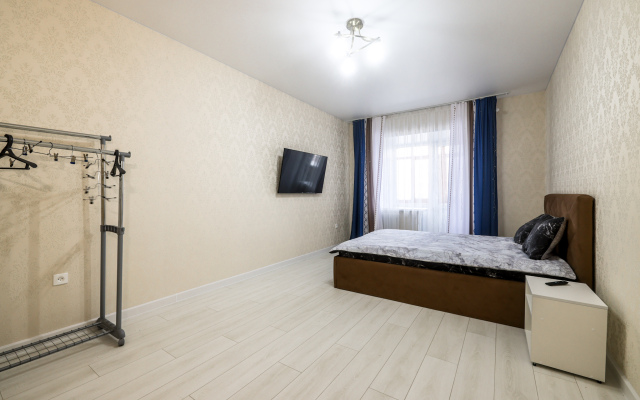 Prostornaya Dvuhkomnatnaya v Pyati Minutah ot Metro Flat