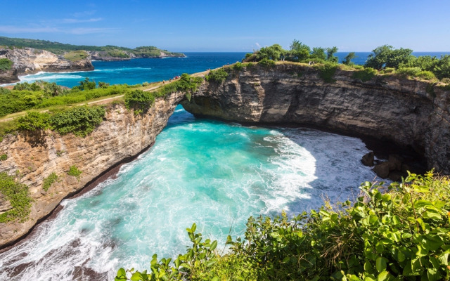 Курортный отель The Dewi Premier