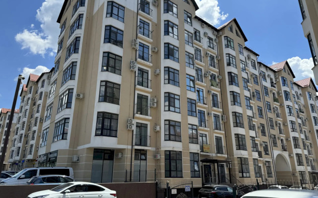 145 S Balkonom I Vitrazhnym Ostekleniem Flat