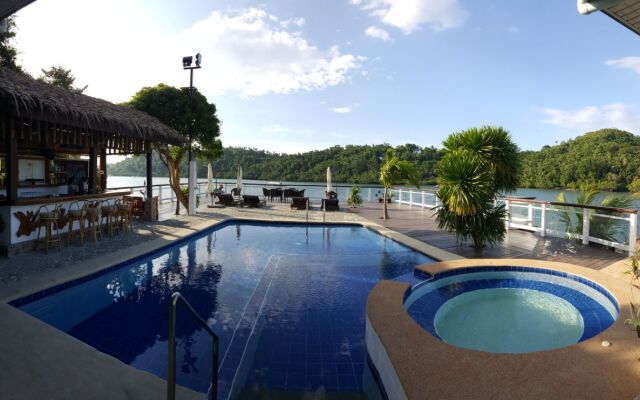 Отель Edgewater Dive & Spa Resort